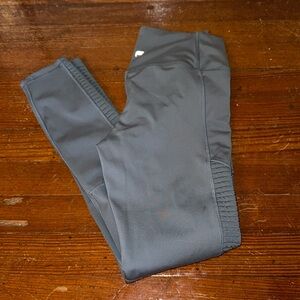 Women’s Light Gray Fabletics Leggings Contouring Size Medium Kate Hudson